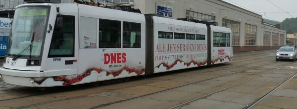 Rozdíl v konečné poloze vozidla a tramvaje při brzdění z rychlosti 50 km/h.