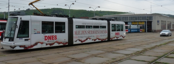 Rozdíl v konečné poloze vozidla a tramvaje při brzdění z rychlosti 60 km/h.